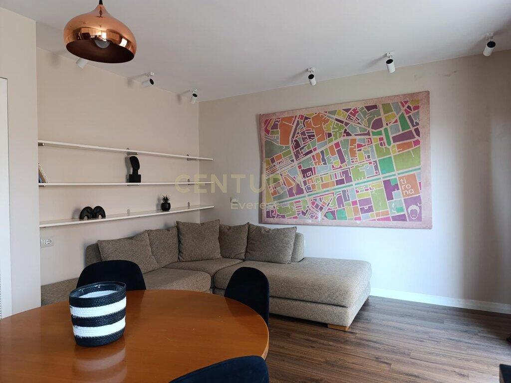 We rent a 1+1 apartment on Zogu i Parë Boulevard