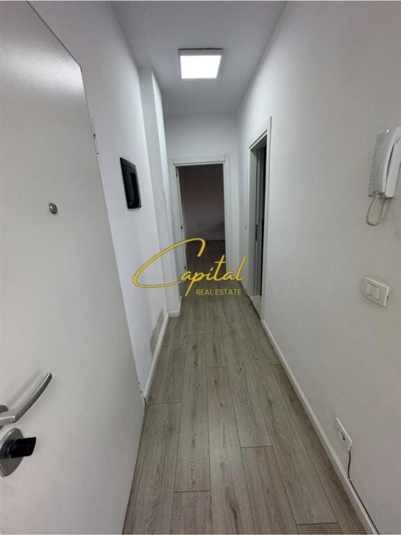 ZYRE ME QERA 107 M2 RRUGA E ELBASANIT 900 EURO