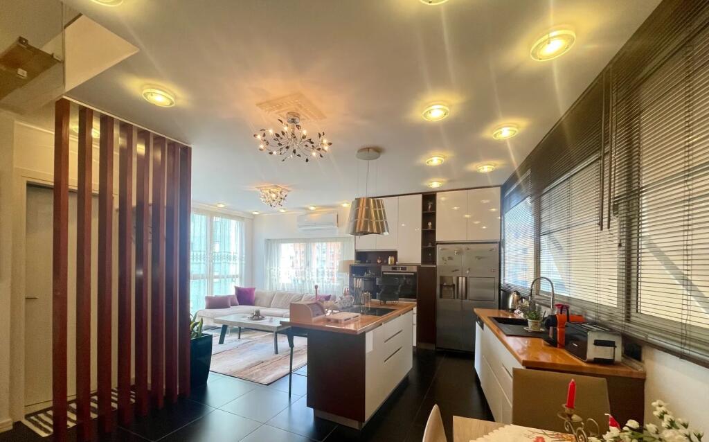 Jepet me QIRA duplex 2+1 tek Qendra "Kristal"- Komuna e Parisit