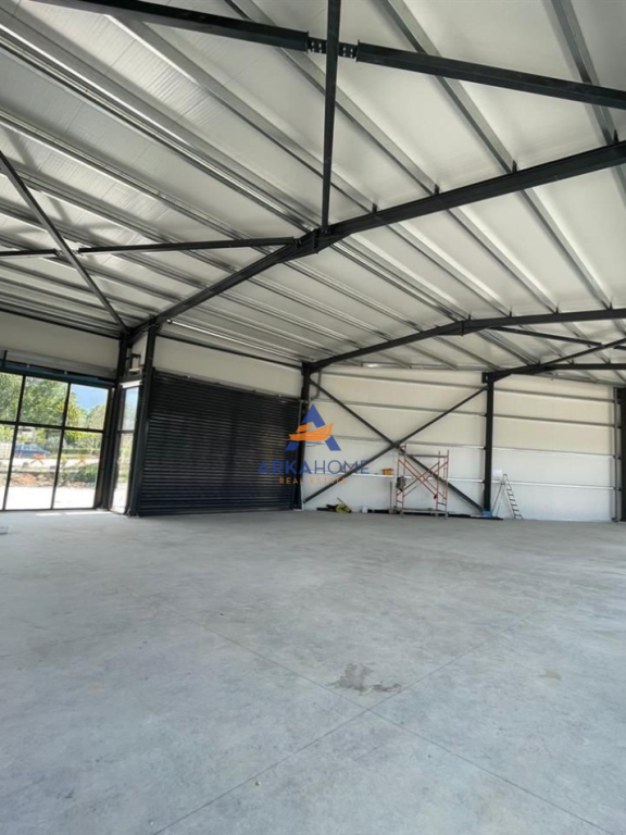 JEPET ME QERA KAPANONE 400M2 DHE TRUALL 2300M2 "NE KAMEZ" 2000 EURO.