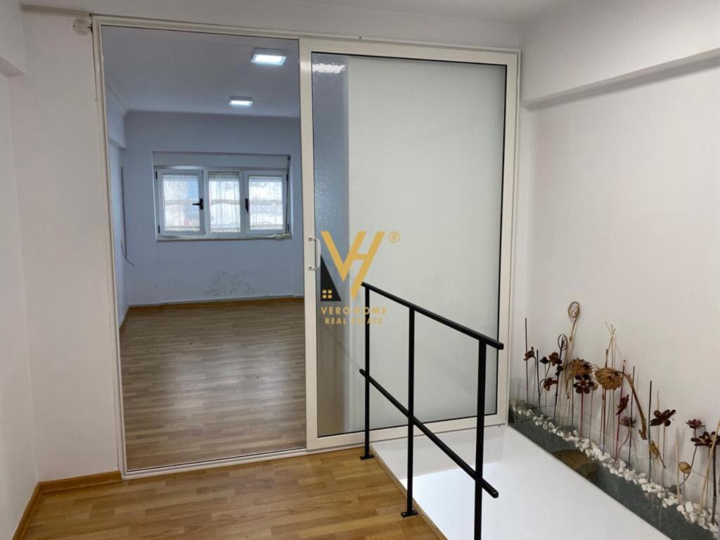 JEPET AMBIENT DUPLEX 122 M2 ME QIRA PRANË MUZEUT KOMBËTAR 1.500 EURO