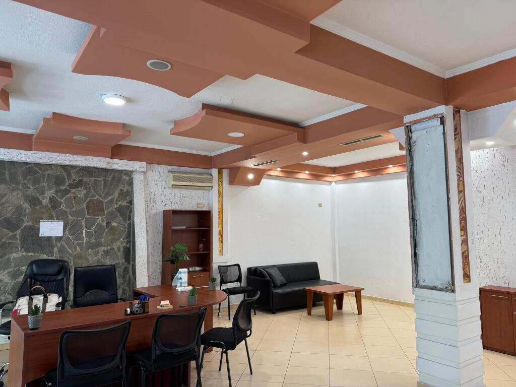 SHOP FOR RENT STUDENT CITY 400 EURO