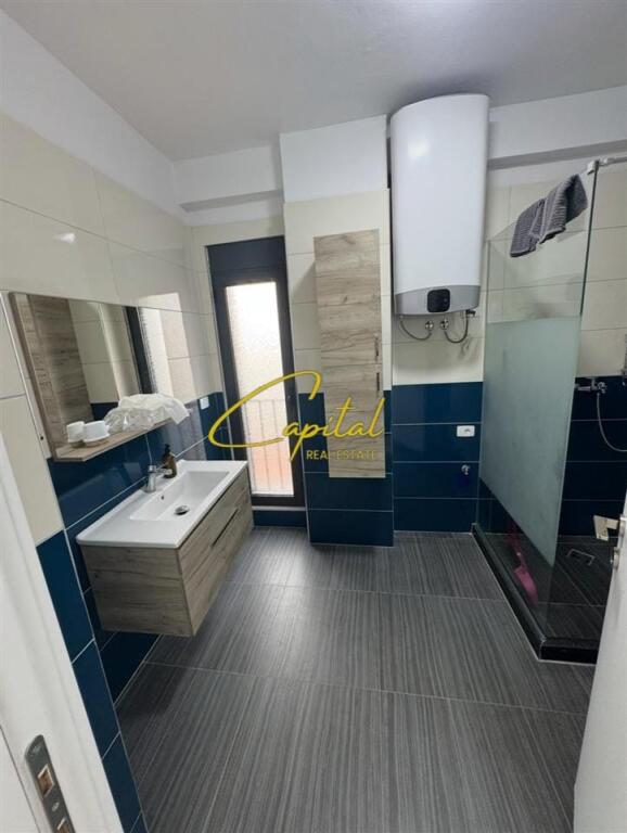 ZYRE ME QERA 107 M2 RRUGA E ELBASANIT 900 EURO