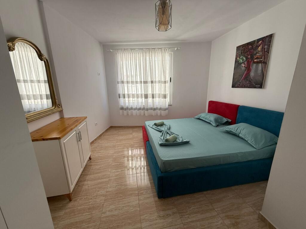 Nella zona di Astir, Complesso Fratari, si affitta appartamento 3+1+2+deposito, arredato: 600Euro