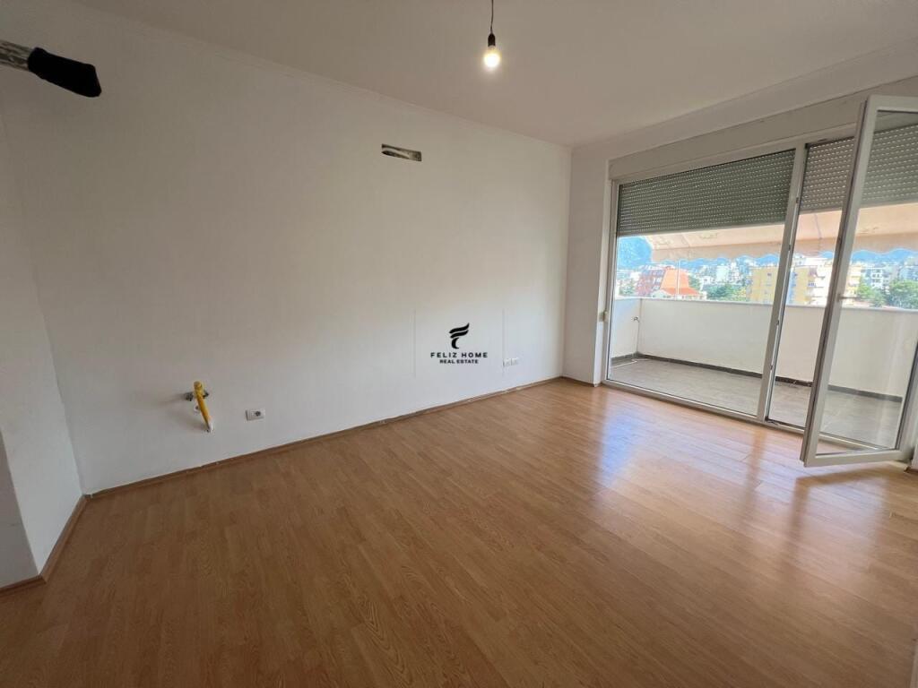 OFFICE FOR RENT 70 M2 21 DECEMBER 70,000 LEKE