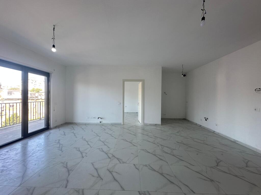 Locale in affitto – Myslym Shyri