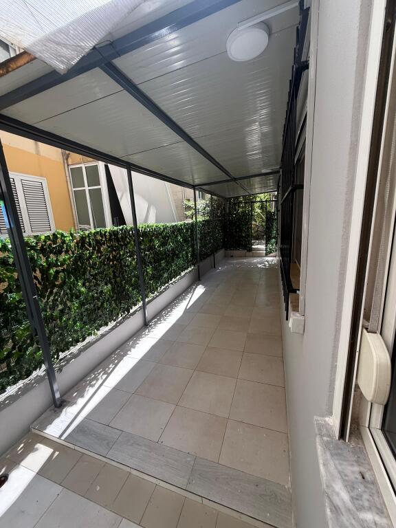 In vendita appartamento 2+1+2 bagni+veranda+posto auto a Kodra Diellit   
