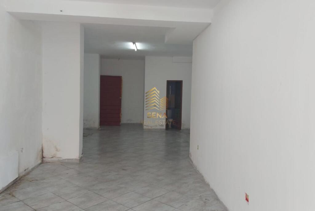 Qira, Ambient Biznesi, Rruga e Barrikadave, 400 Euro/Muaj