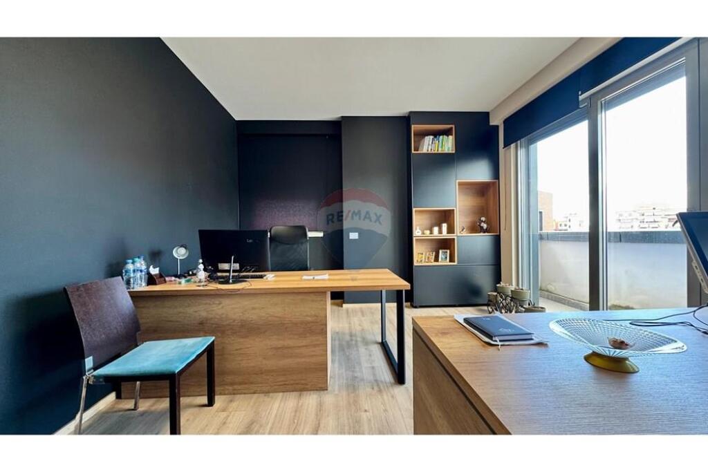 Shitet Apartament 3+1+2 me Verandë, Afer qendres