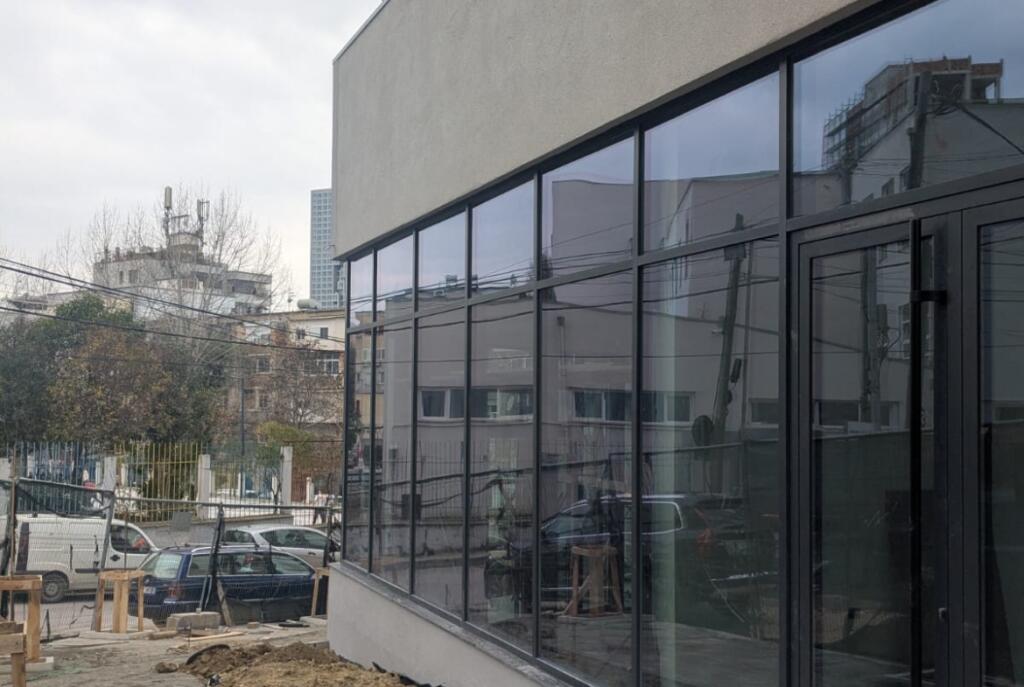 BUSINESS PREMISES FOR RENT 84 M2 ELBASAN ROAD 1,400 EURO