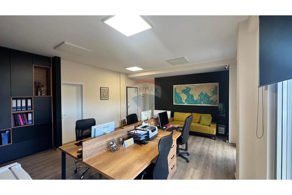 Shitet Apartament 3+1+2 me Verandë, Afer qendres