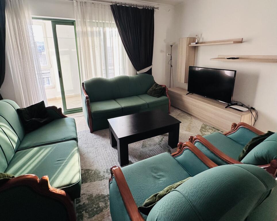 Jepet Me Qera Apartament 1+1+2 Ballkone