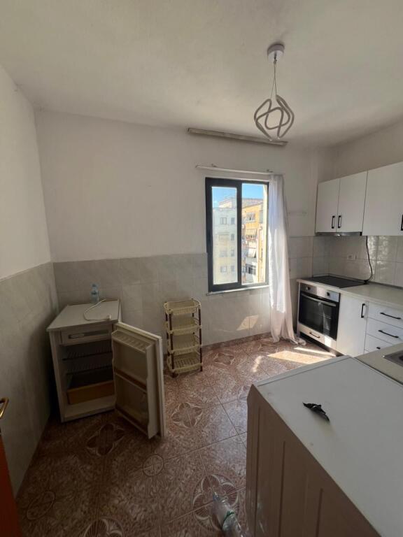 Appartamento 1+1+1 con Balcone in Affitto