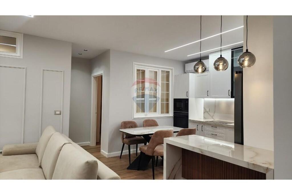 2+1 apartment for rent near Pazari i Ri in the center