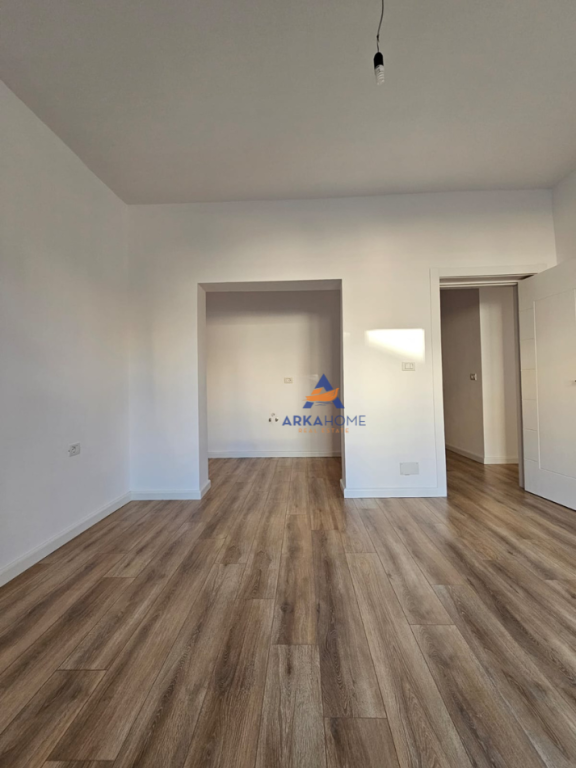 SHITET APARTAMENT 2+1+BALLKON "TE RRUGA E KAVAJES" 173.000 EURO.