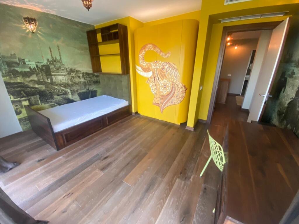 We rent a villa in Long Hill near Tegu