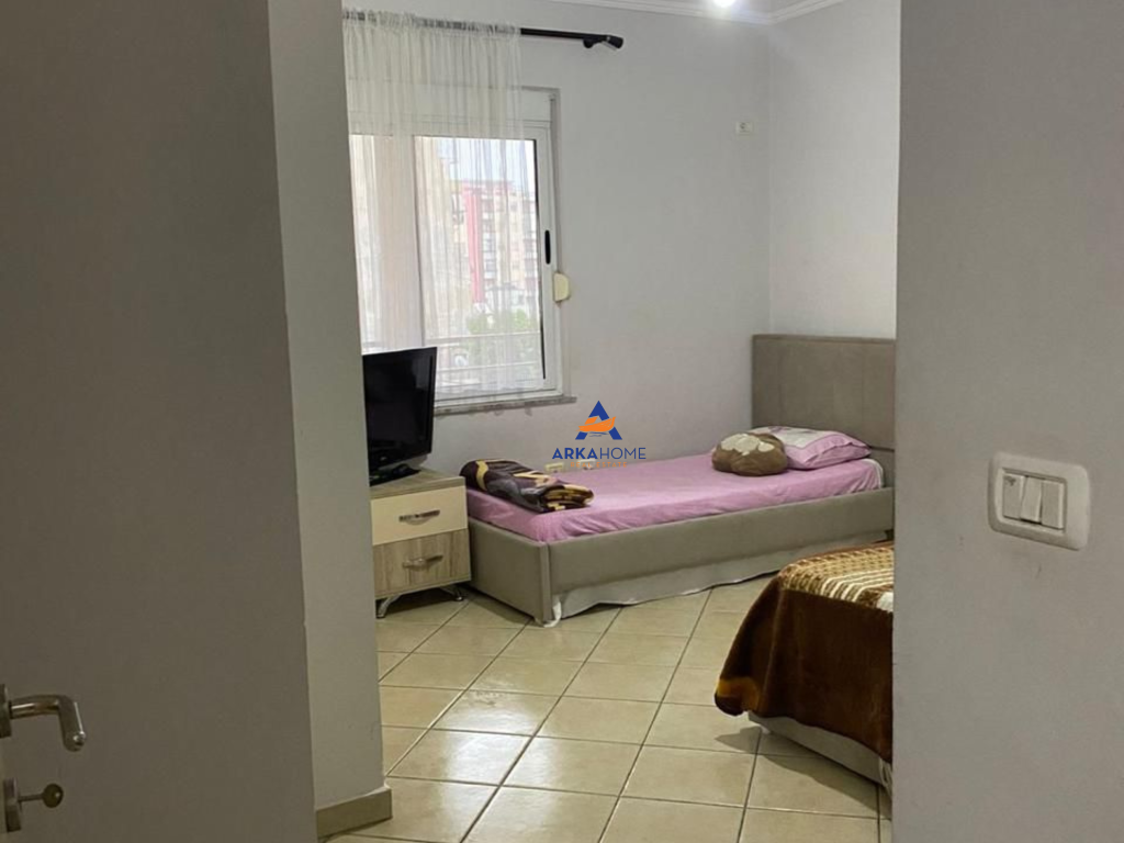 APARTMENT FOR SALE 95.5 M2+60M2 VERANDA "TE UNAZA E RE" 193,000 EURO