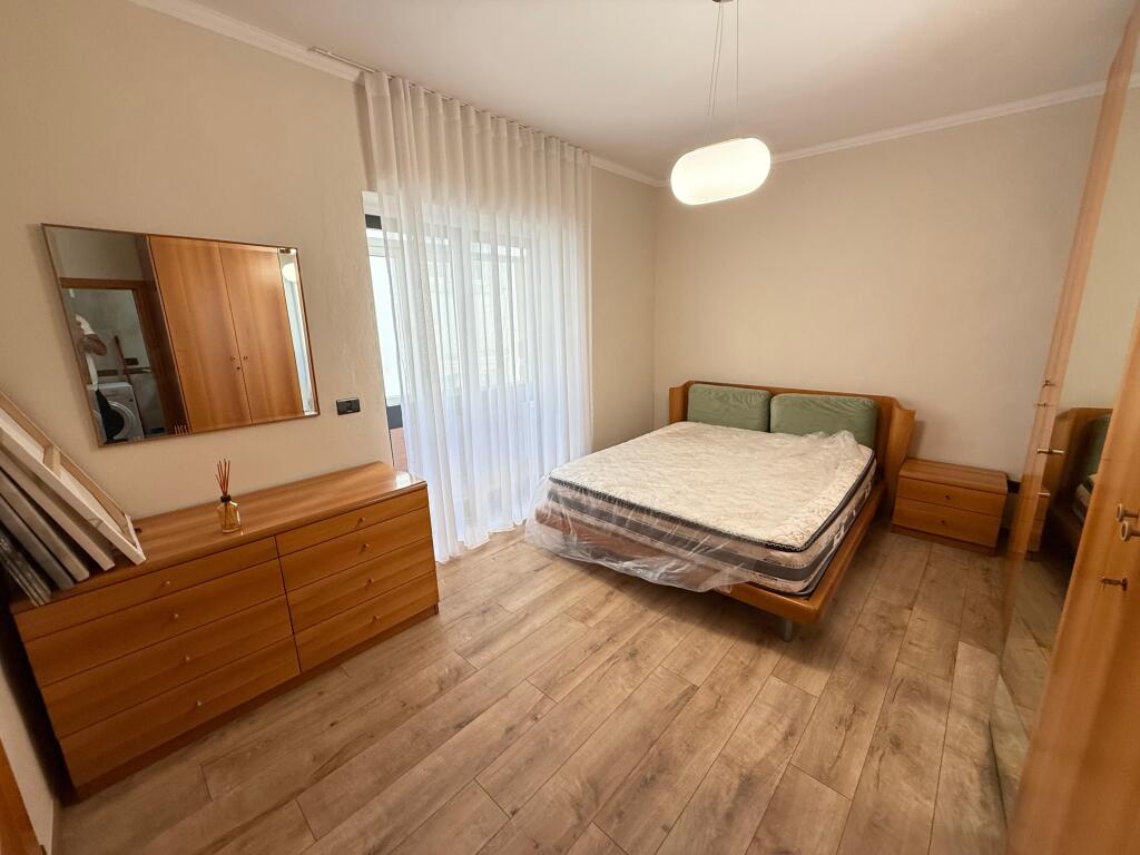 📢 Qira Apartament 3+1+Kuzhinë më vete 📍 Rruga Bogdanëve, ngjitur me Rrugën e Kavajës – Tiranë  💶 Çmimi: 650€/muaj