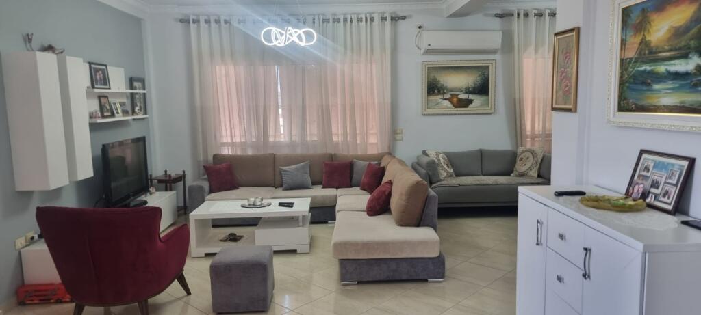 🏡 2-Bedroom Apartment with Veranda for Rent – Zogu i Zi, Tirana