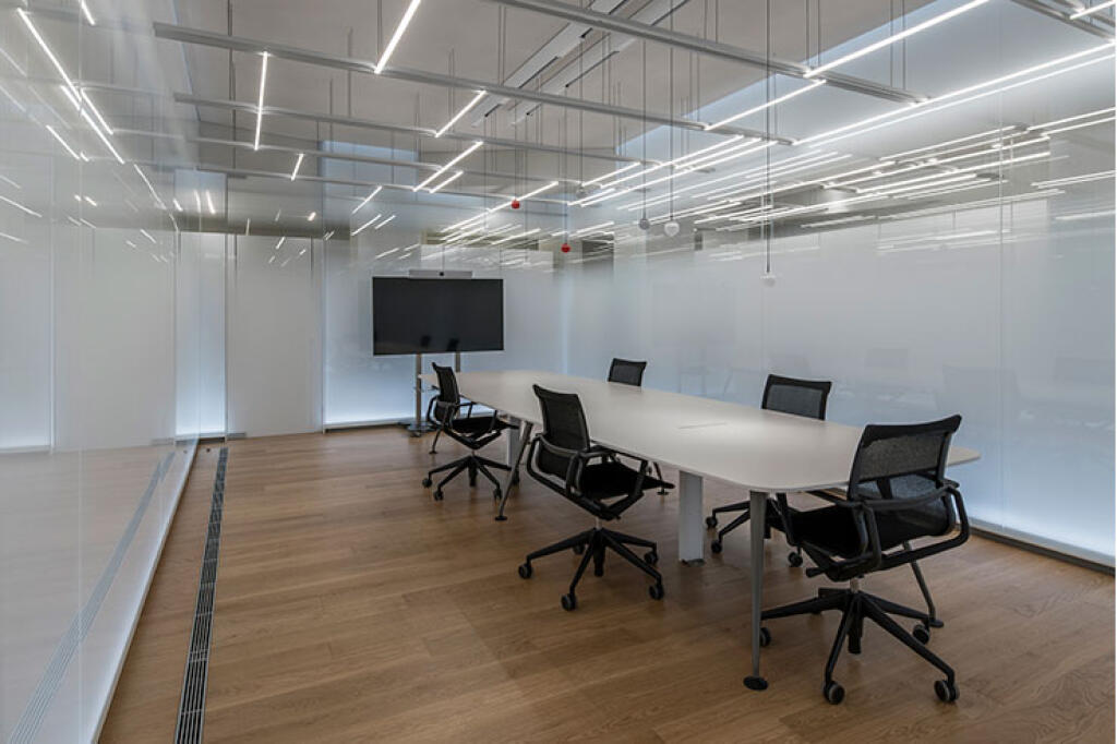 Office for Rent 2+1 Near Willson Square (ID BZ2656) Tirana
