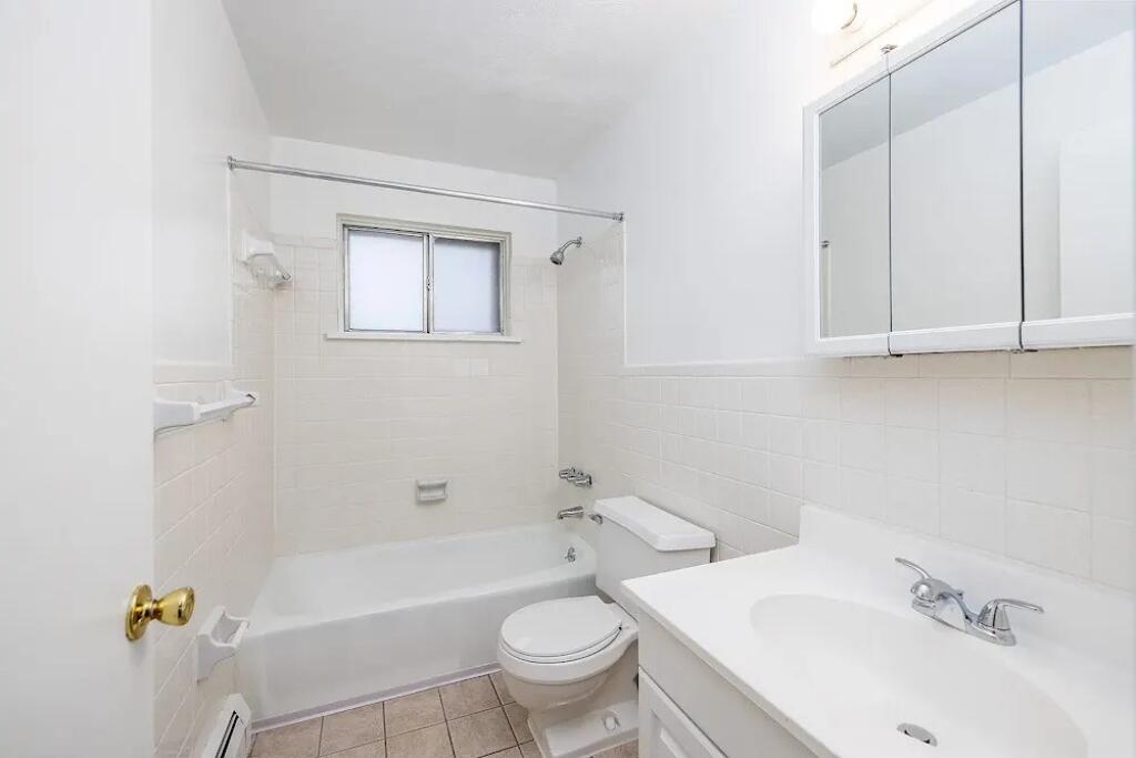 Office for Rent 1+1 at 21 Dhjetori (ID BZ2659) Tirana.