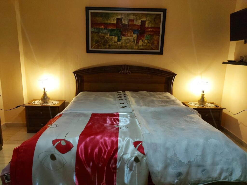 Shitet apartament 2+1 rruga Xhanfize Keko