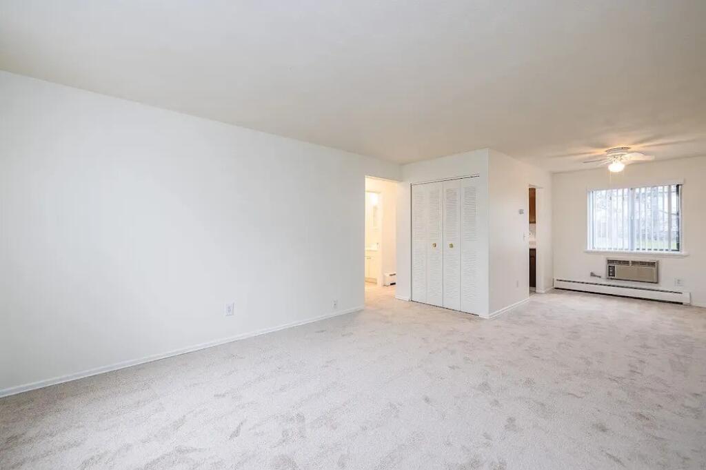 Office for Rent 1+1 at 21 Dhjetori (ID BZ2659) Tirana.