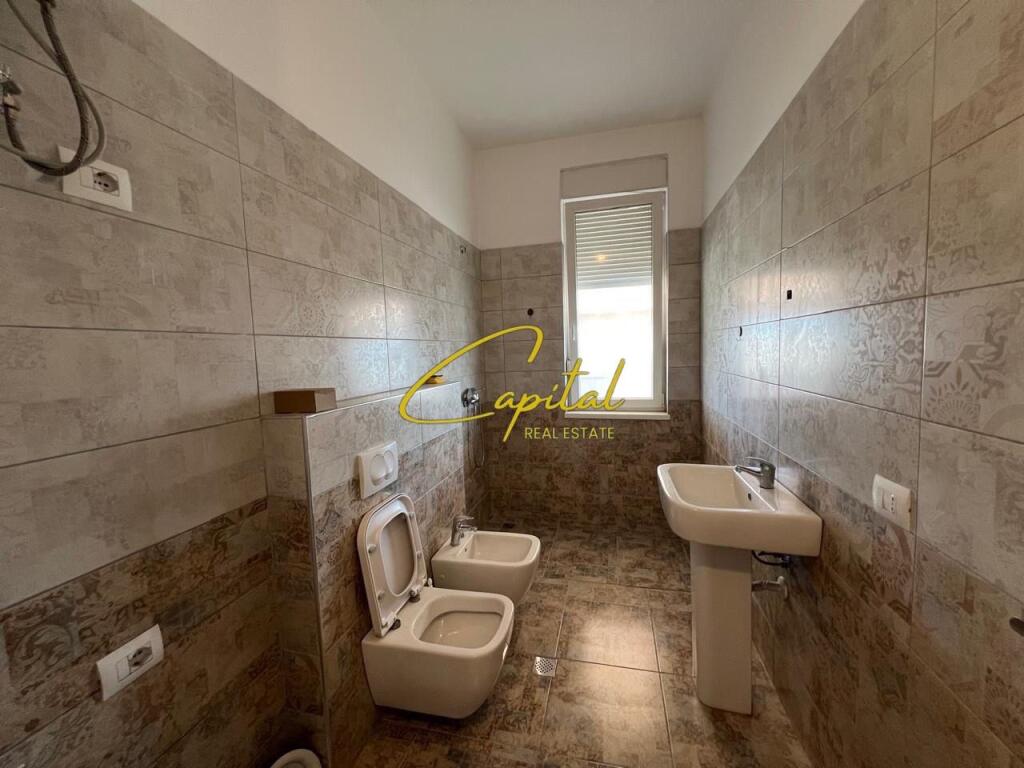 ZYRE ME QERA 70 M2 21 DHJETORI 70.000 LEKE