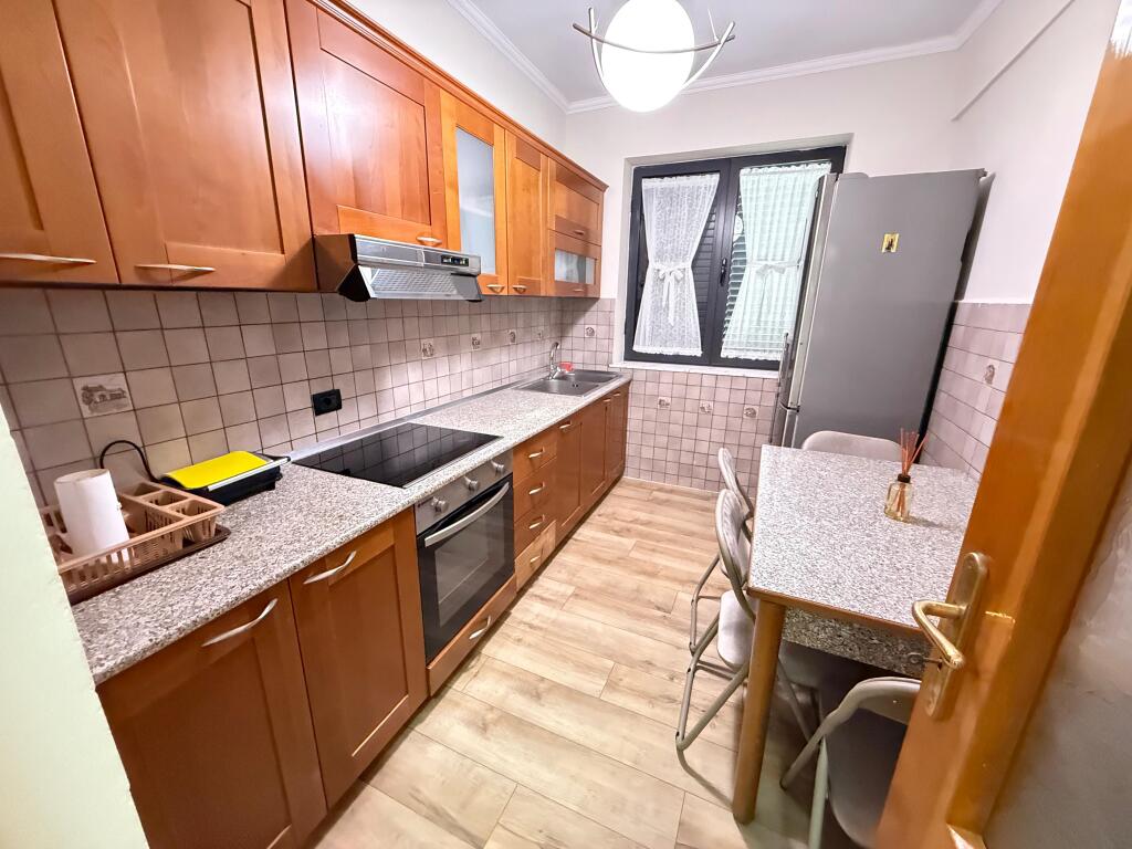 📢 Qira Apartament 3+1+Kuzhinë më vete 📍 Rruga Bogdanëve, ngjitur me Rrugën e Kavajës – Tiranë  💶 Çmimi: 650€/muaj