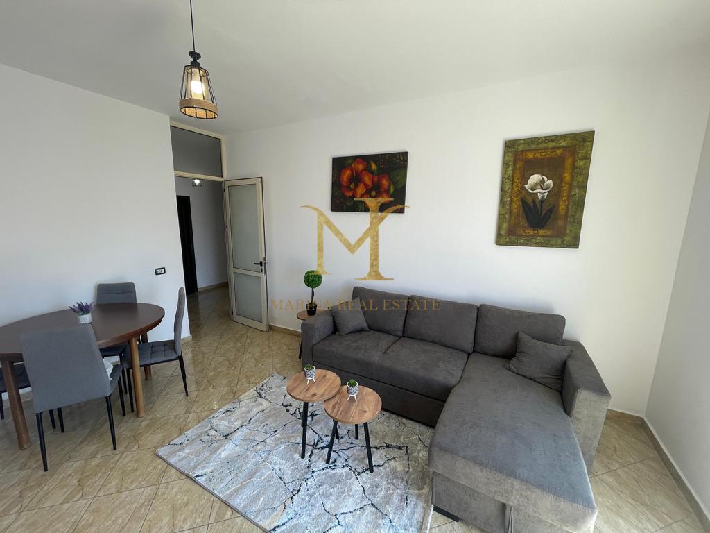 SHITET APARTAMENT 1+1 PRANE KAZAZIT NE DURRES !!