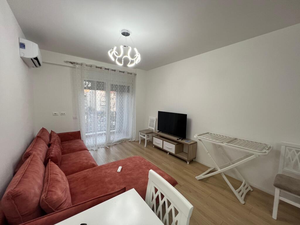 📣 AFFITTO SUPER Appartamento 1+1 con Balcone 📍Vicino a 21 Dhjetorit ✨     💶 Prezzo 600 Euro Non Trattabile
