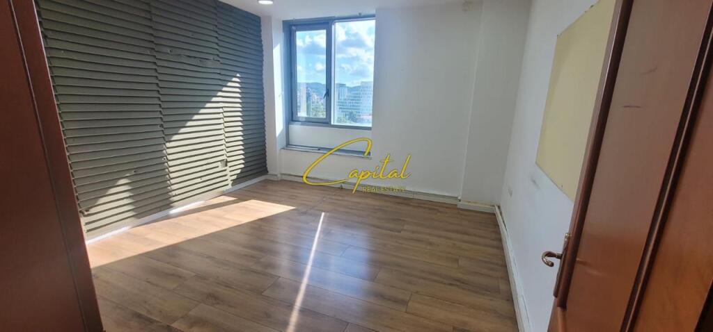 ZYRE ME QERA 108 M2 QENDER 1.100 EURO