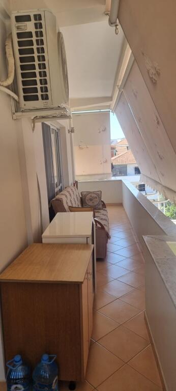 🏡 2-Bedroom Apartment with Veranda for Rent – Zogu i Zi, Tirana