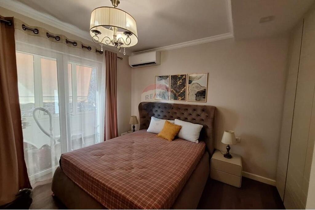 Apartament 2+1 me post parkimi tek Air Albania!
