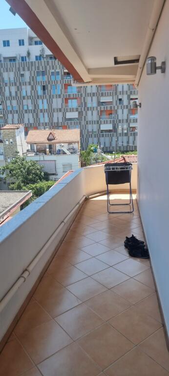 🏡 2-Bedroom Apartment with Veranda for Rent – Zogu i Zi, Tirana