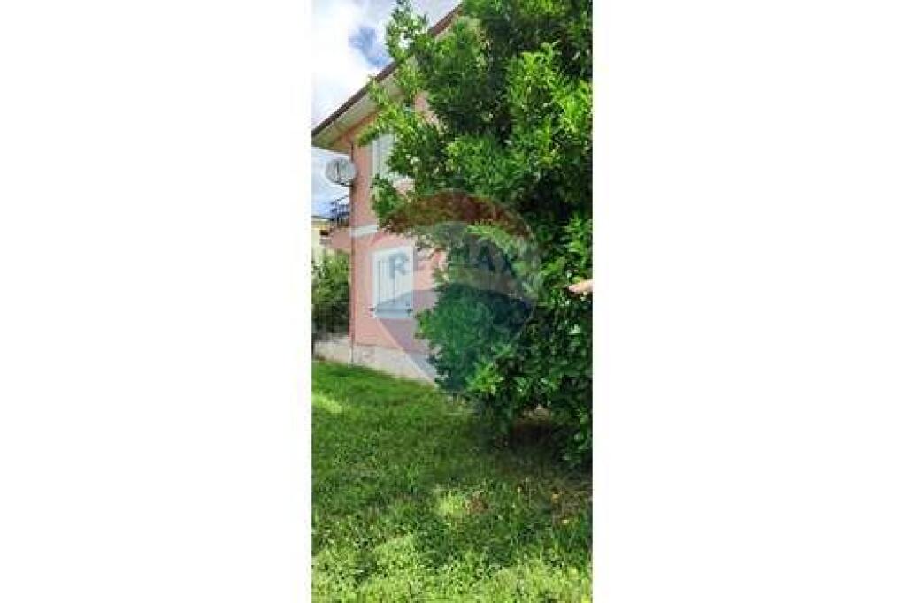Villa in vendita, Peze Helmes
