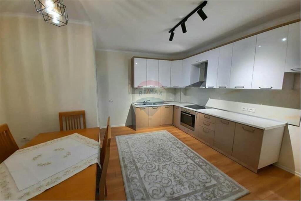 Qira Apartament 2+1+Post Parkimi-Kopshti Botanik