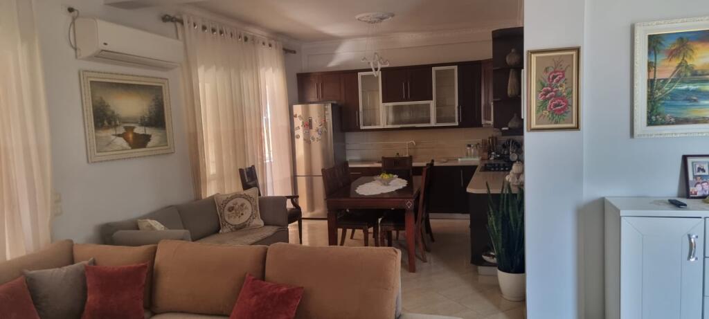 🏡 2-Bedroom Apartment with Veranda for Rent – Zogu i Zi, Tirana