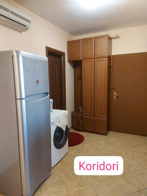 Shitet apartament 2+1 rruga Xhanfize Keko