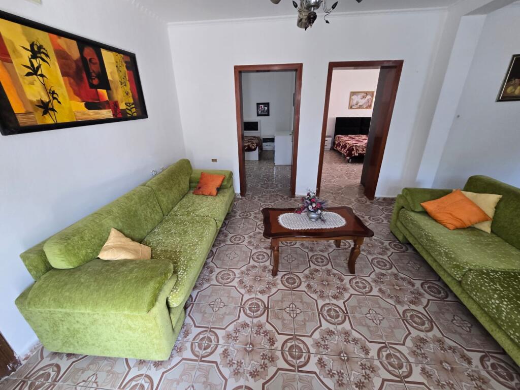 APPARTAMENTO 2+1 IN AFFITTO AL PRIMO PIANO DI UNA VILLA SU DUE PIANI DIETRO LA CASERMA DEI POMPIERI DURRES