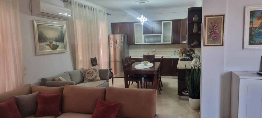 🏡 2-Bedroom Apartment with Veranda for Rent – Zogu i Zi, Tirana