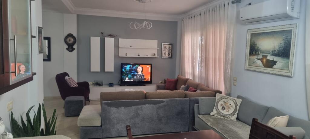 🏡 2-Bedroom Apartment with Veranda for Rent – Zogu i Zi, Tirana