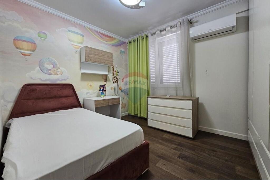 Apartament 2+1 me post parkimi tek Air Albania!
