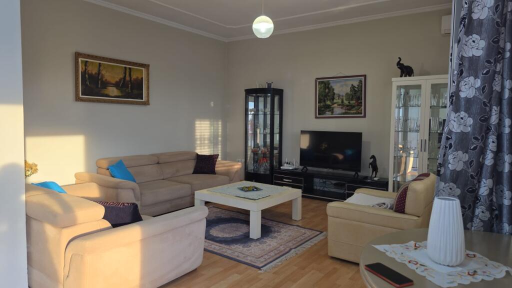 JEPET ME QERA APARTAMENT 2+1 600 EURO VILAT AMERIKANE