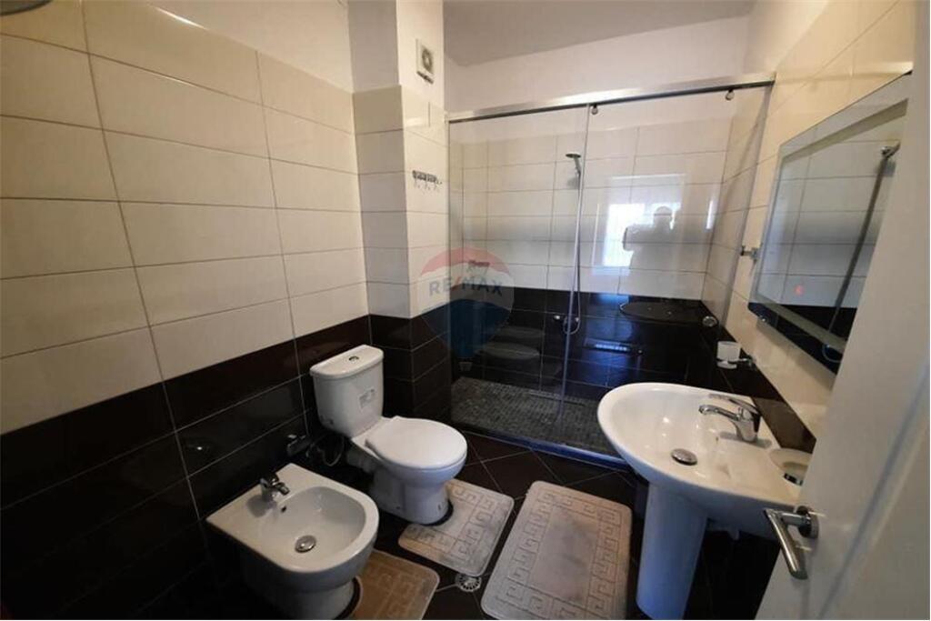 Qira Apartament 2+1+Post Parkimi-Kopshti Botanik