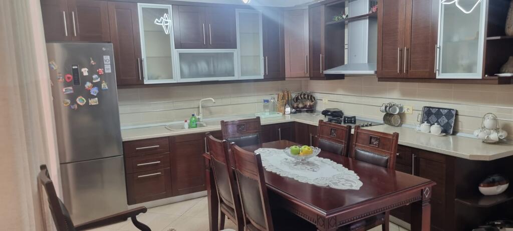 🏡 2-Bedroom Apartment with Veranda for Rent – Zogu i Zi, Tirana