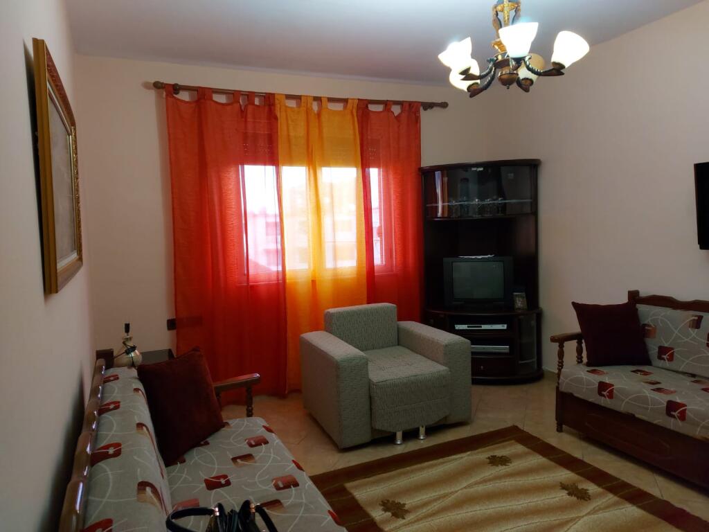 Shitet apartament 2+1 rruga Xhanfize Keko