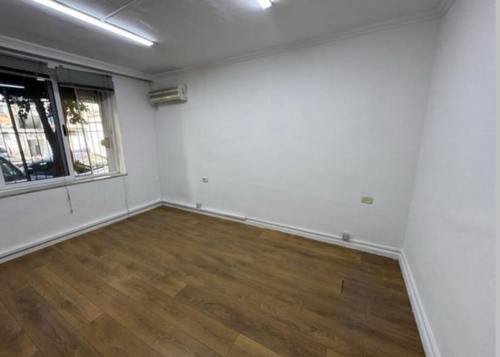 📢 Affittasi – Appartamento 1+1 📍 Via Muhamet Gjollesha, vicino a neranxit 💰 Prezzo: 400 € / mese