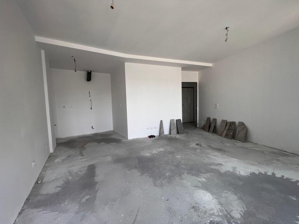 Appartamento in vendita 2+1+2 bagni +Garage, "Lake View Residence" Tirana.