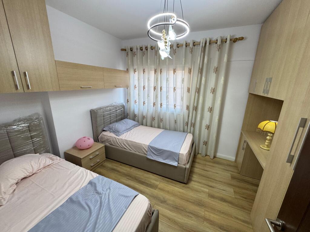 Appartamento 2+1 in Vendita 📍 Posizione: Kombinat, Tirana 💰 Prezzo: 147.000 Euro